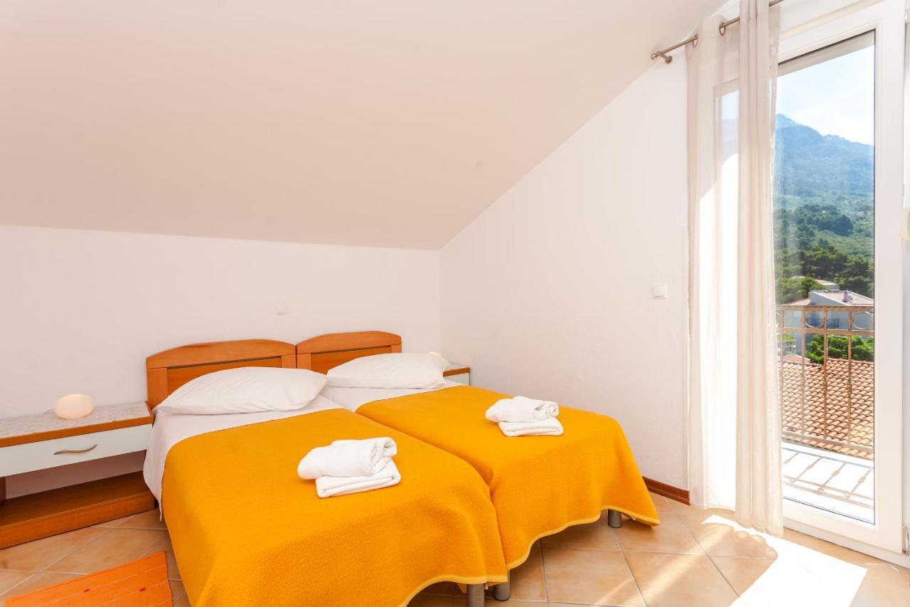 Apartments And Rooms By The Sea Brela, Makarska - 13118 외부 사진