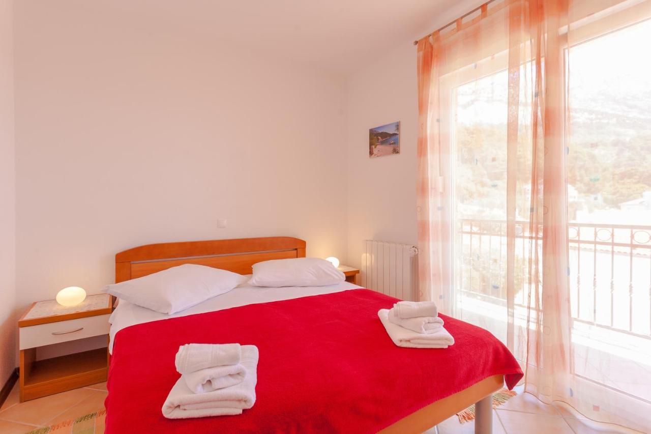 Apartments And Rooms By The Sea Brela, Makarska - 13118 외부 사진