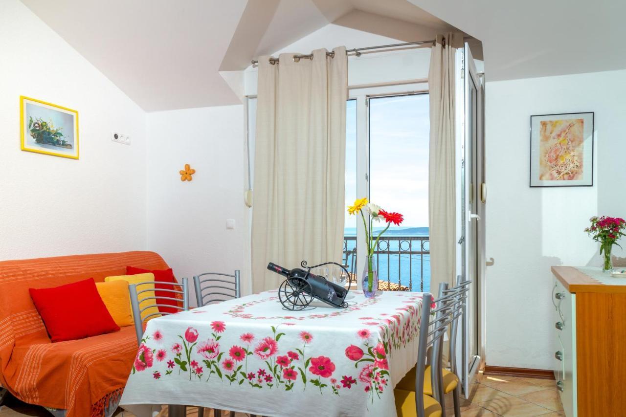 Apartments And Rooms By The Sea Brela, Makarska - 13118 외부 사진