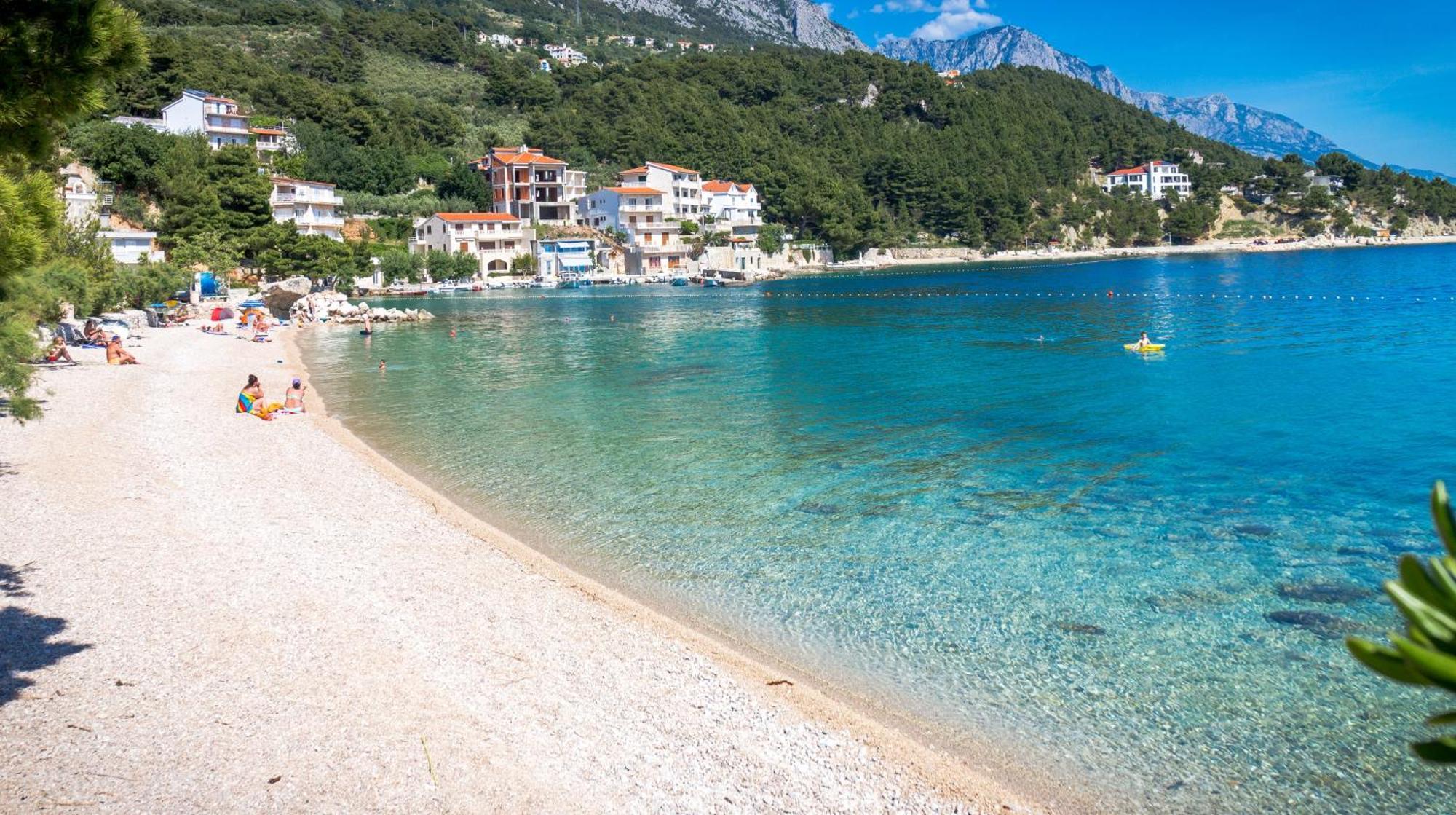 Apartments And Rooms By The Sea Brela, Makarska - 13118 외부 사진