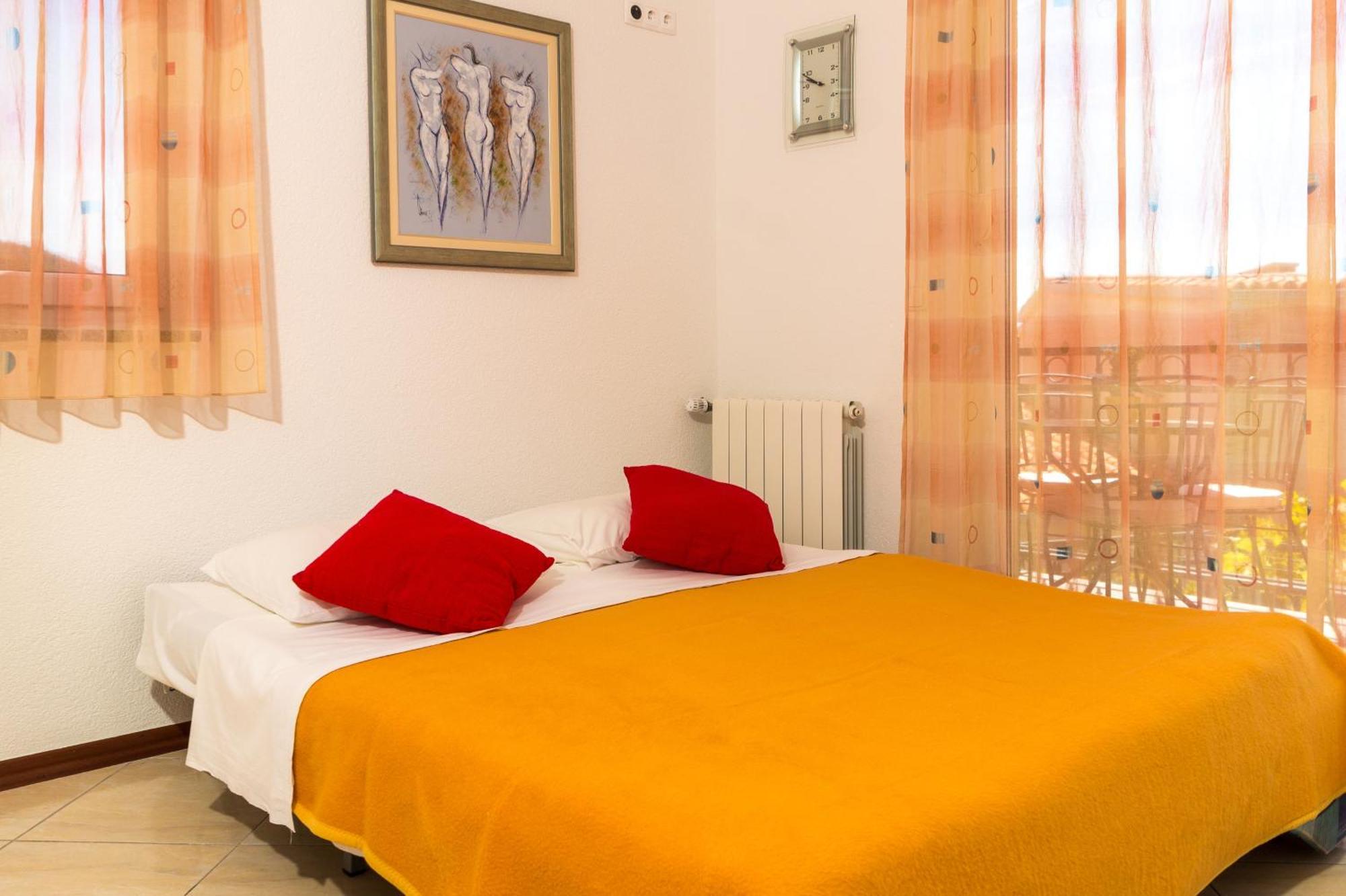 Apartments And Rooms By The Sea Brela, Makarska - 13118 객실 사진